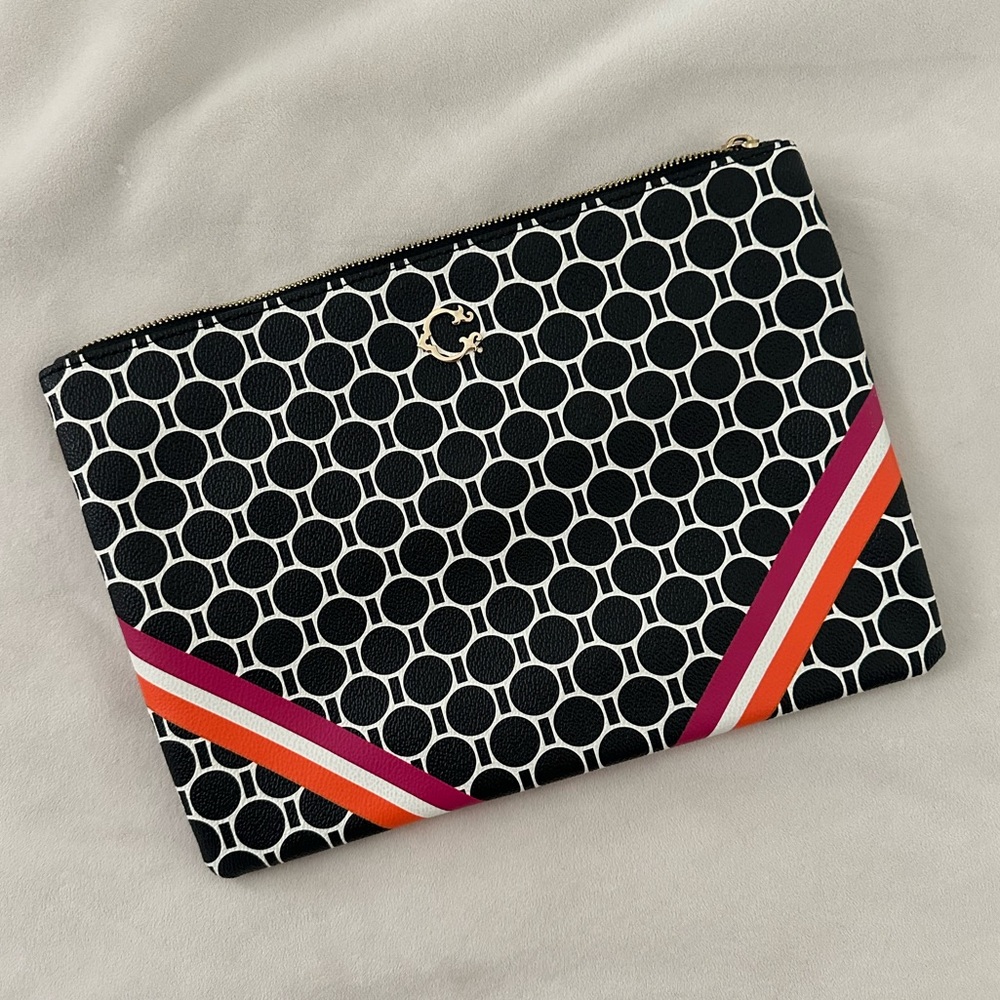 C. WONDER Geometric Print Clutch